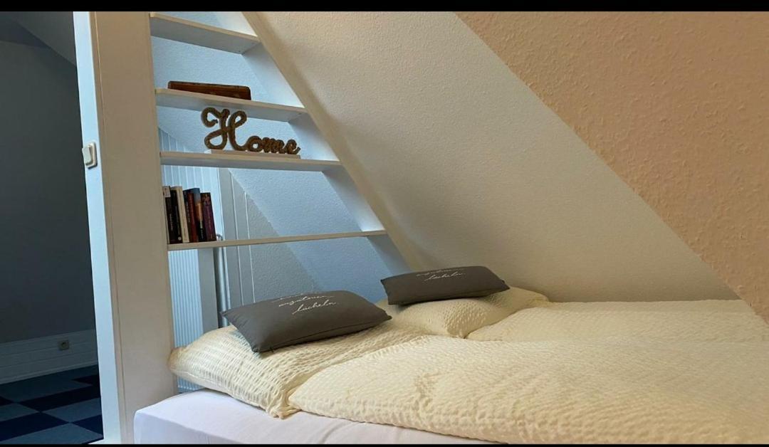 *To Hus* Wohnung Am Rande Von Jever Εξωτερικό φωτογραφία